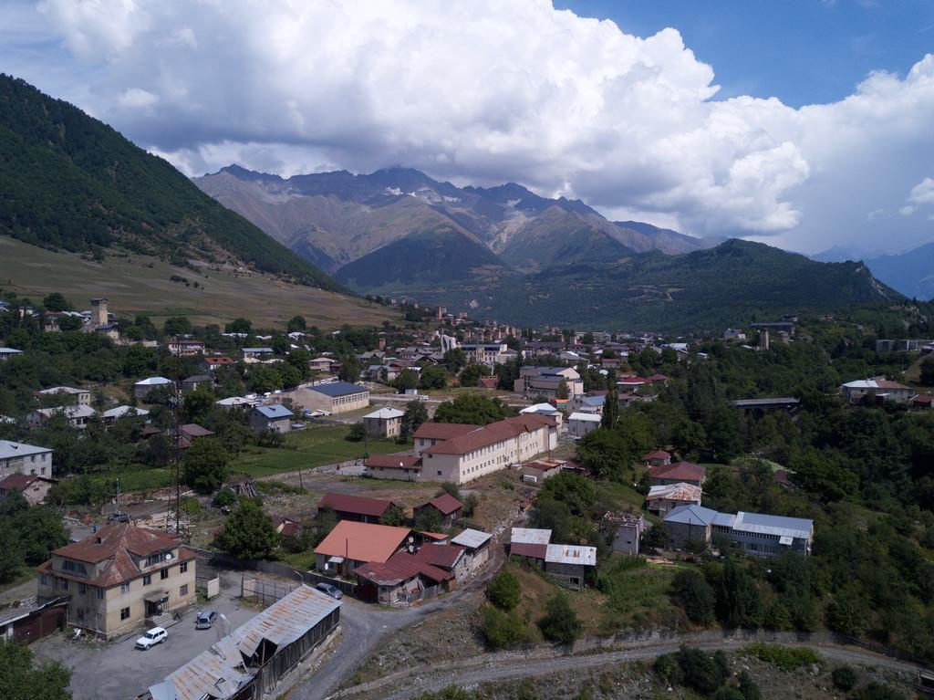 Keti Pilpani Guesthouse Mestia Bagian luar foto