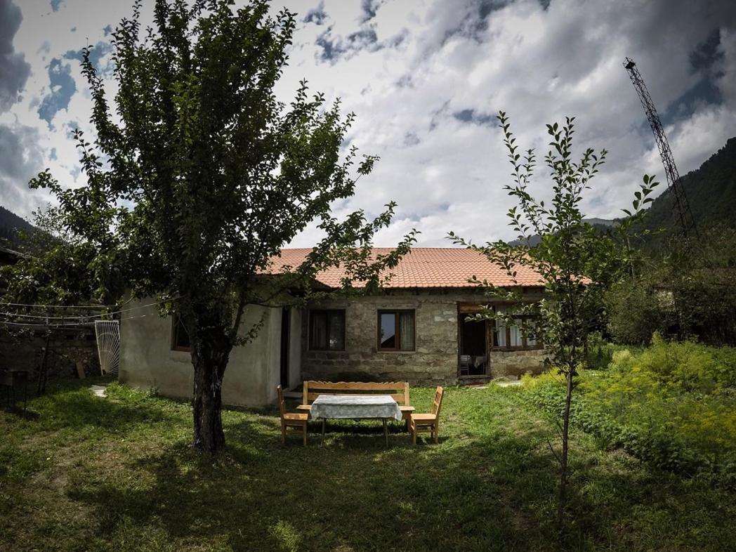 Keti Pilpani Guesthouse Mestia Bagian luar foto